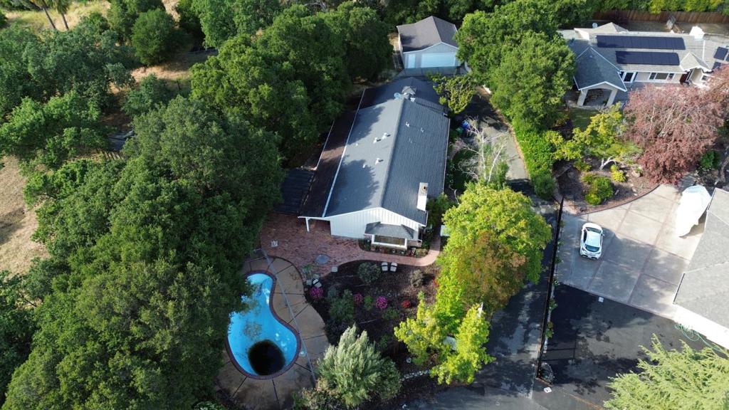 18627 Ambleside Lane Property Photo 9