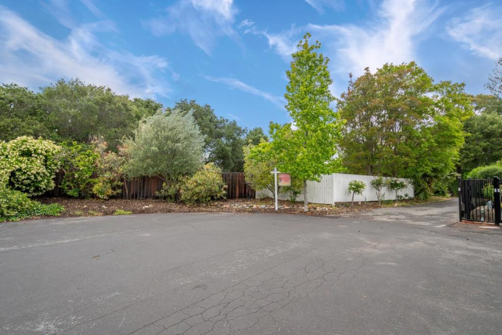18627 Ambleside Lane Property Photo 18