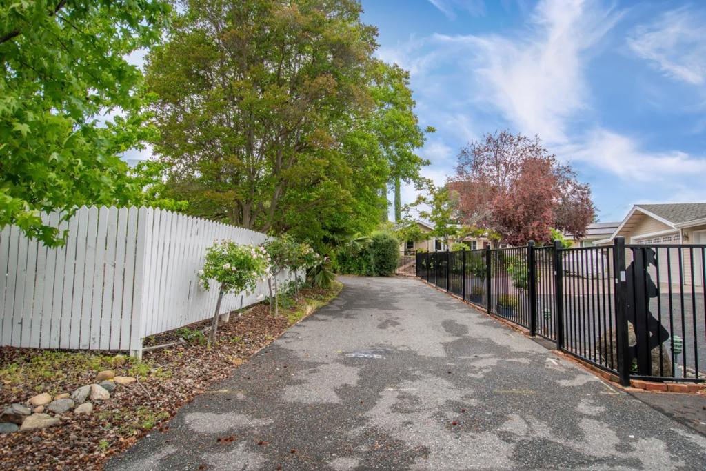 18627 Ambleside Lane Property Photo 19