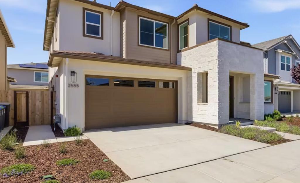 2555 Lavender Place Property Photo 2