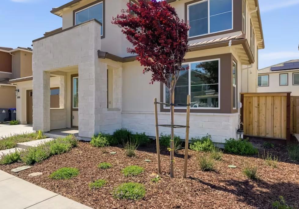 2555 Lavender Place Property Photo 3