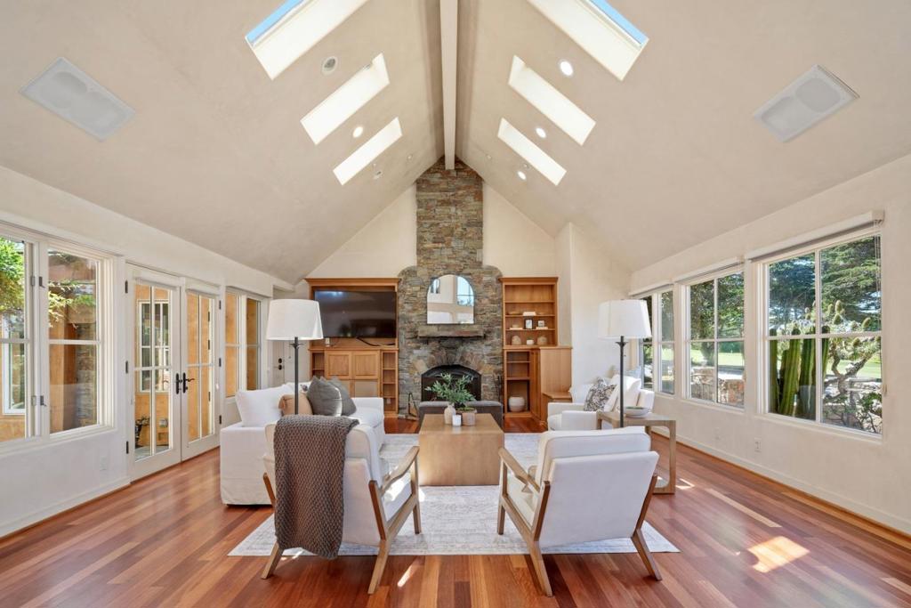 1273 Surf Avenue Property Photo 14