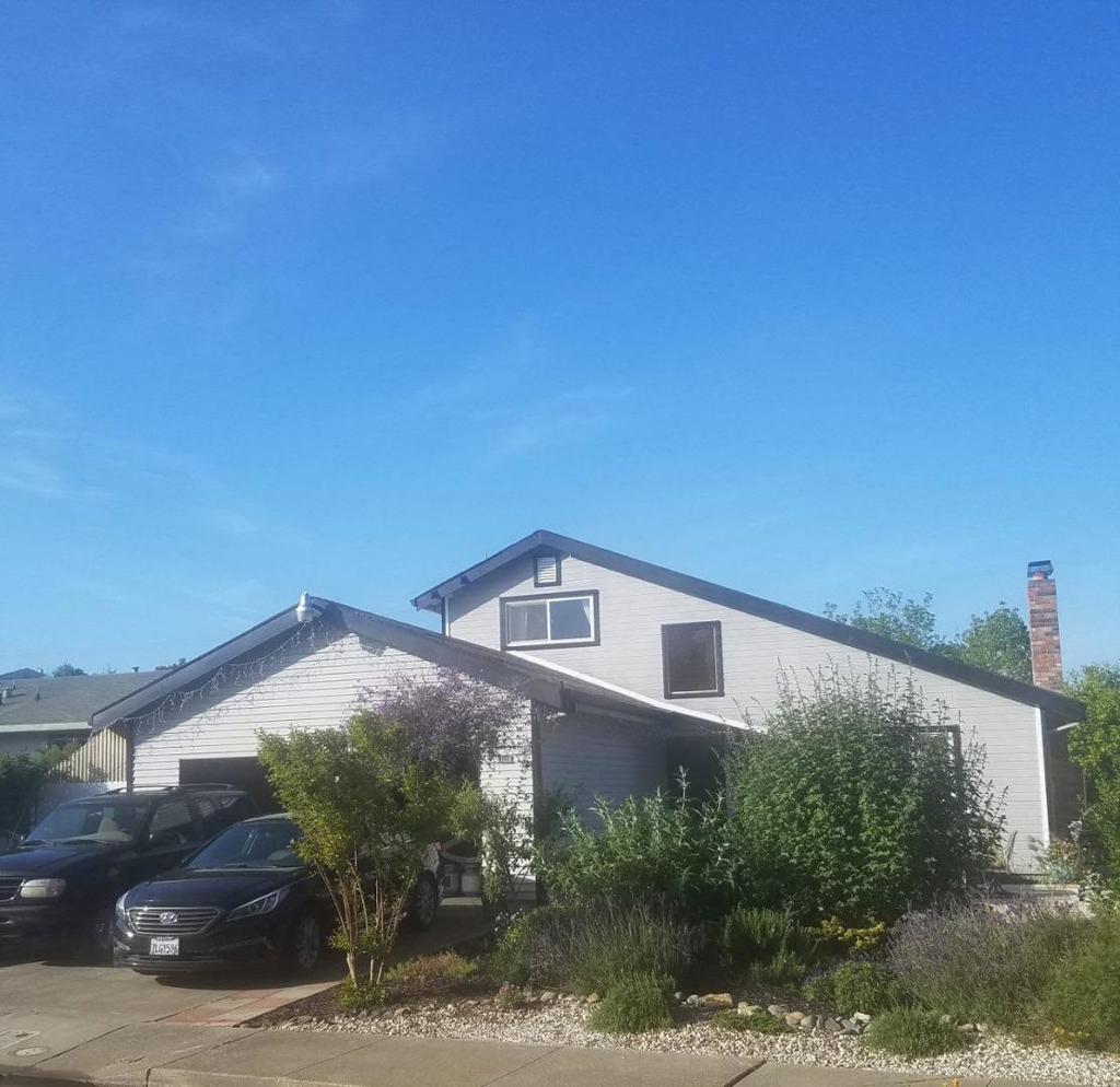 1011 Loyola Way Property Photo 1