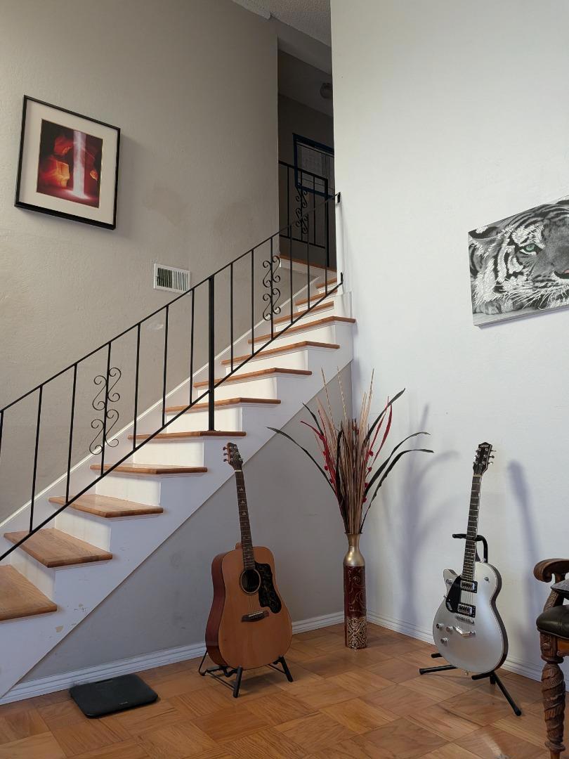1011 Loyola Way Property Photo 7