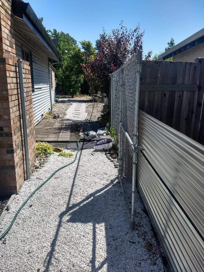 1011 Loyola Way Property Photo 11