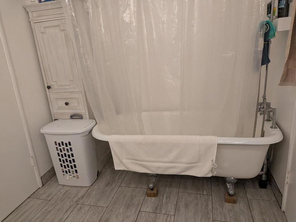 1011 Loyola Way Property Photo 29