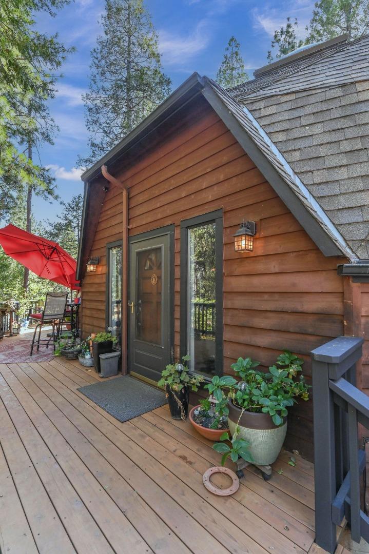20175 E Pine Drive Property Photo 2
