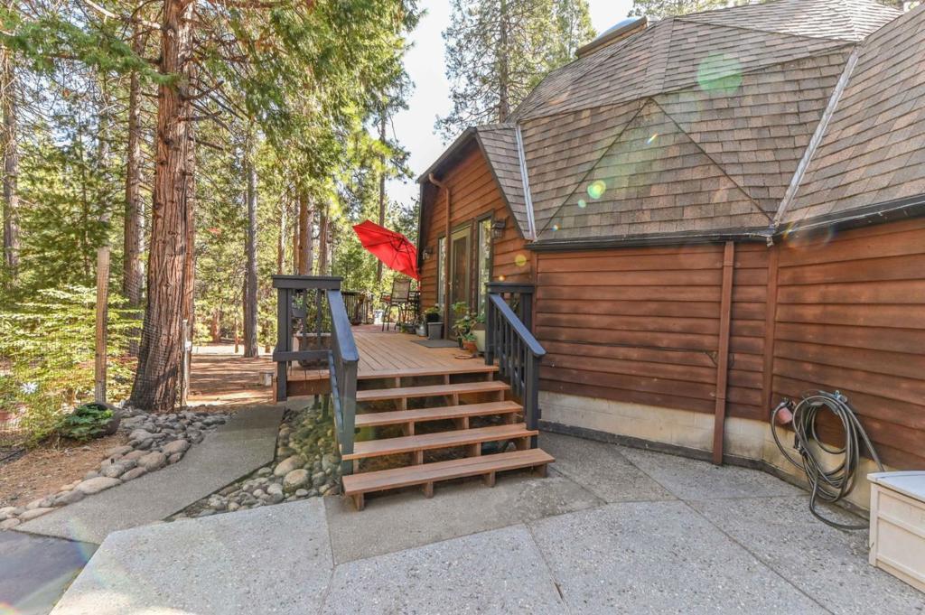 20175 E Pine Drive Property Photo 3