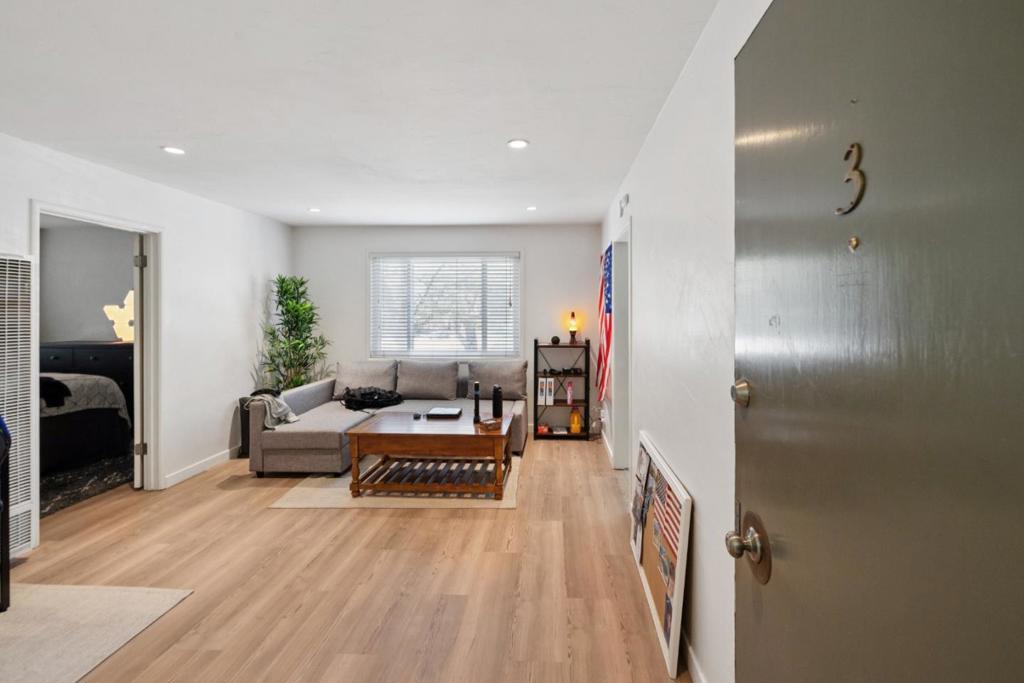 1140 El Camino Real Property Photo 1