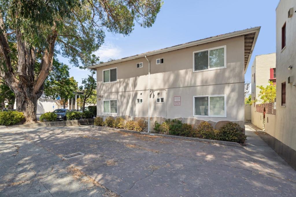 1140 El Camino Real Property Photo 6