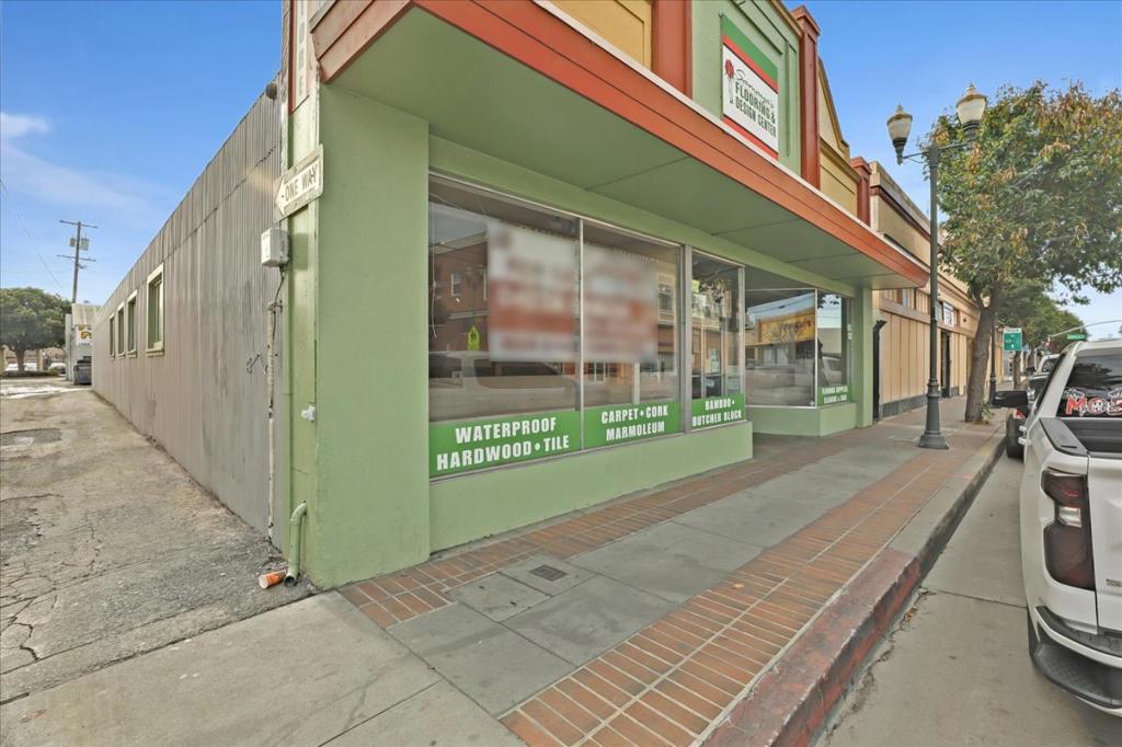 14 E Lake Avenue Property Photo 1