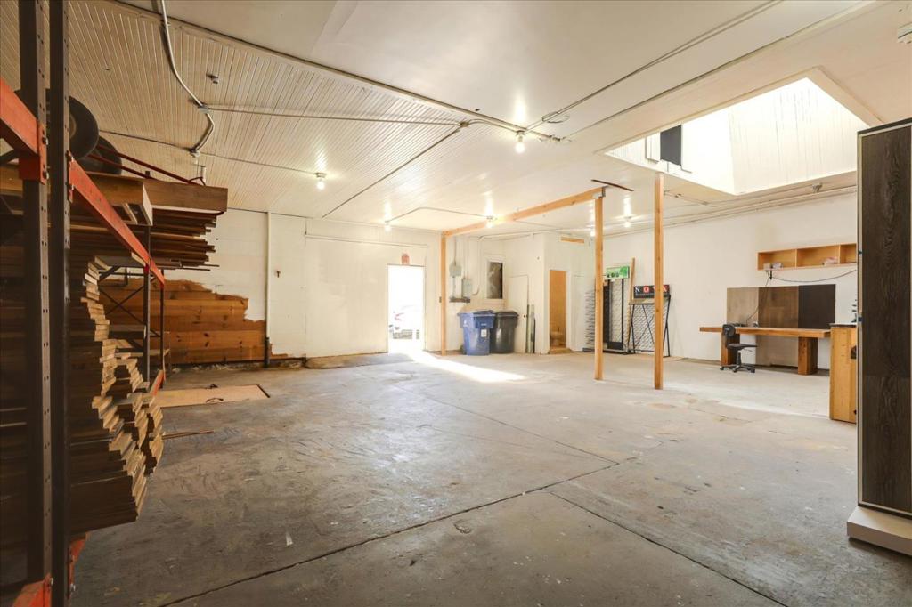 14 E Lake Avenue Property Photo 9