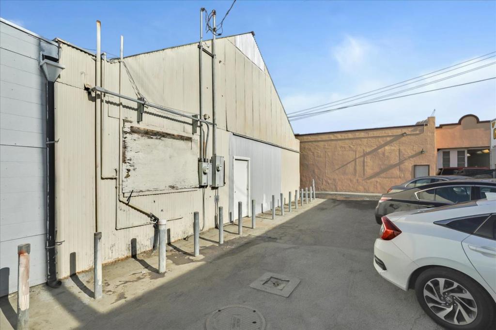 14 E Lake Avenue Property Photo 11