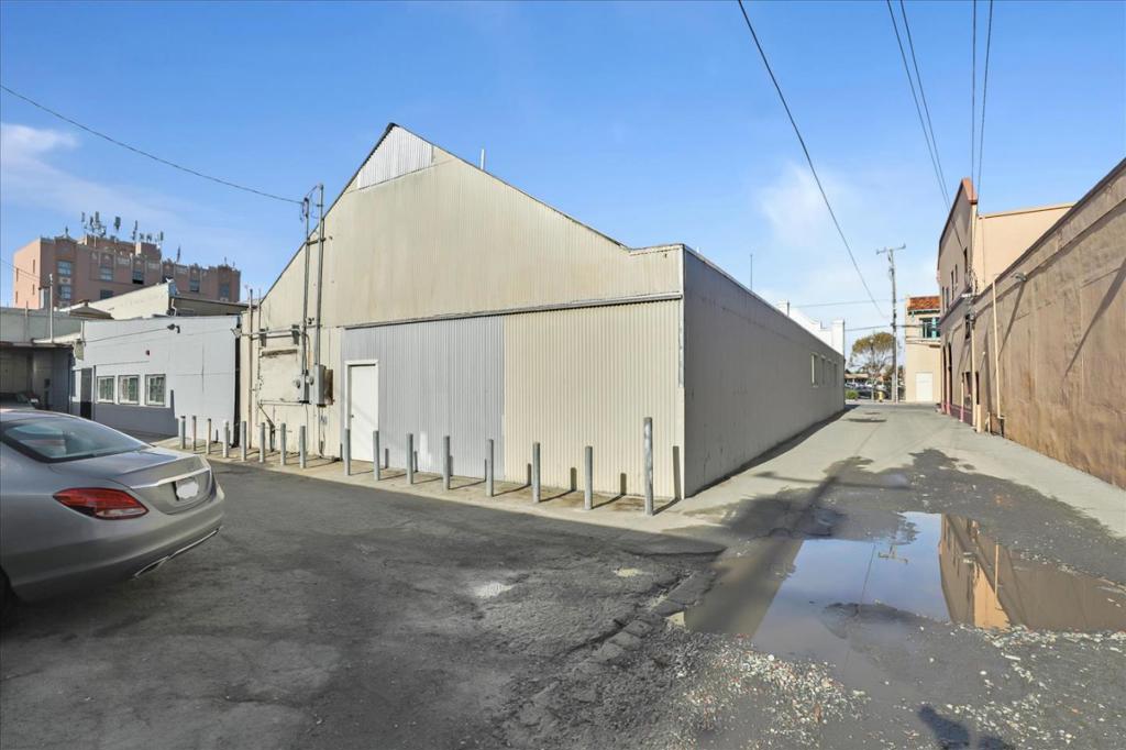 14 E Lake Avenue Property Photo 12