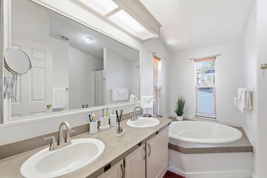 600 E Weddell Drive 247 Property Photo 23