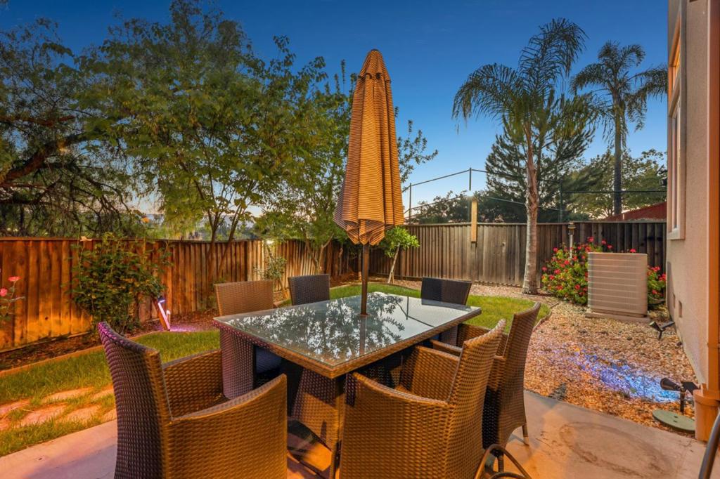 700 Portofino Place Property Photo 3