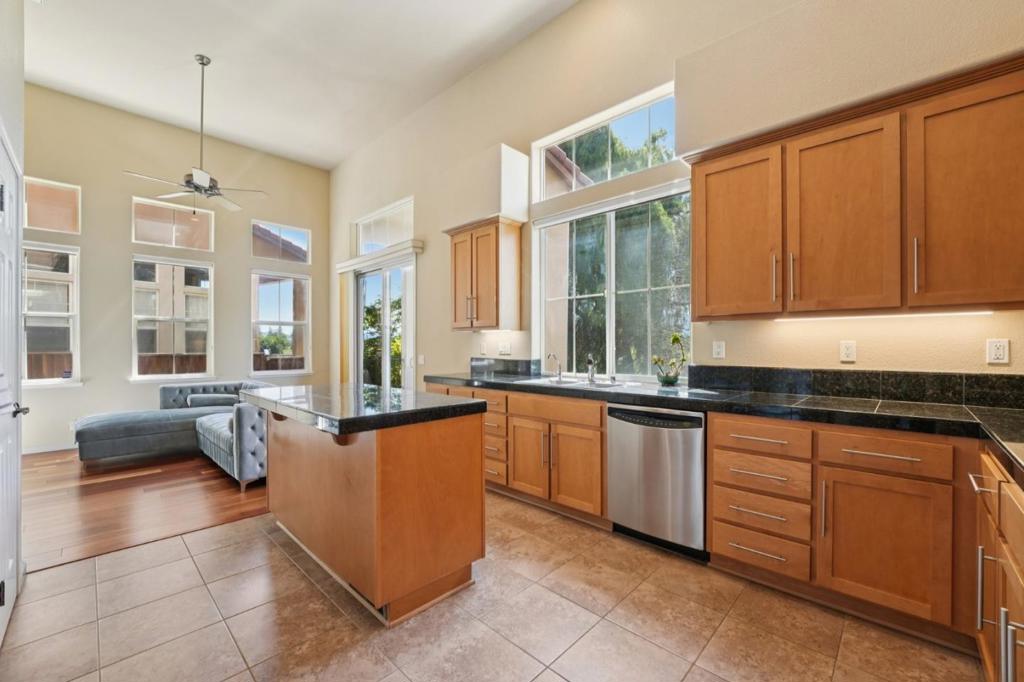 700 Portofino Place Property Photo 12