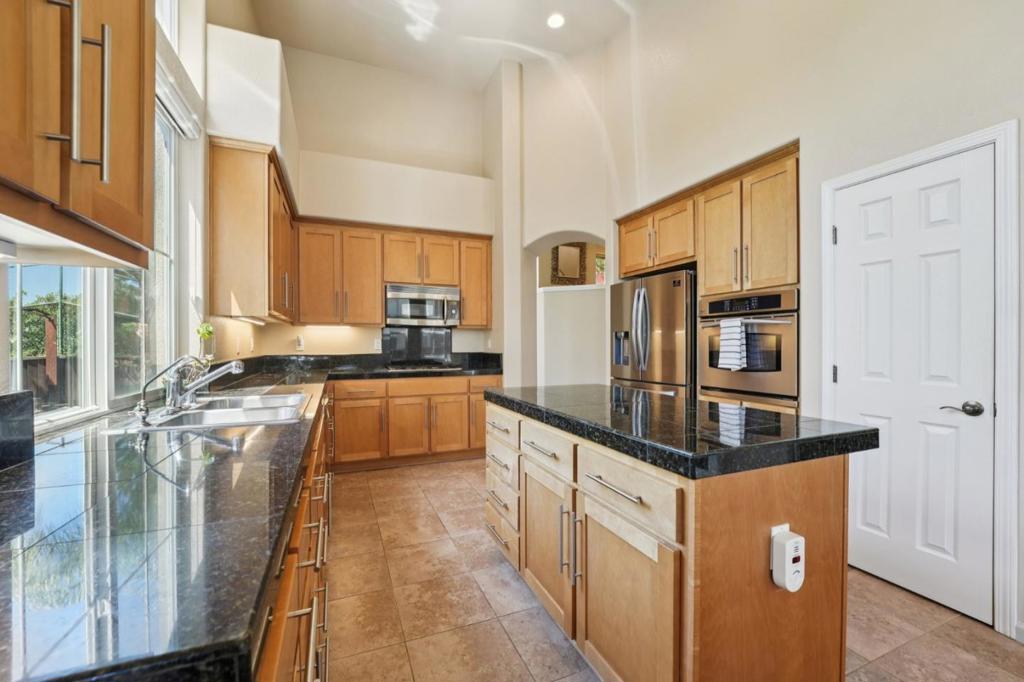 700 Portofino Place Property Photo 14