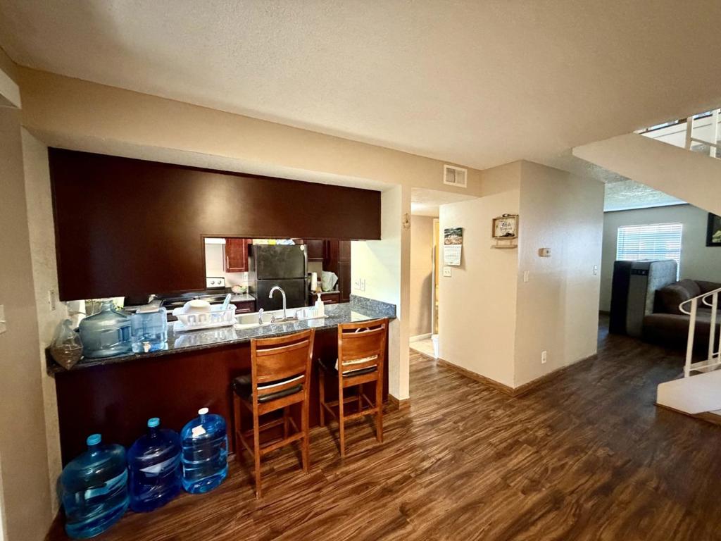 542 Salem Way Property Photo 3