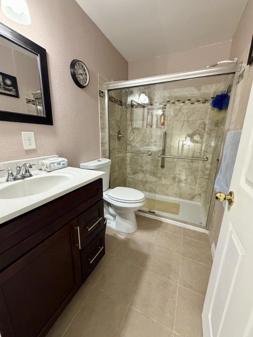 542 Salem Way Property Photo 7
