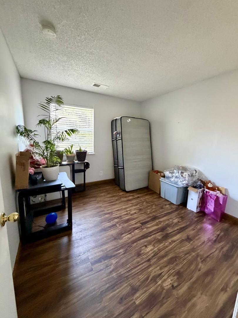 542 Salem Way Property Photo 15
