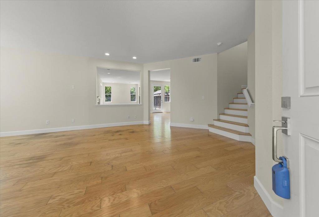 500 Birdsong Street Property Photo 6