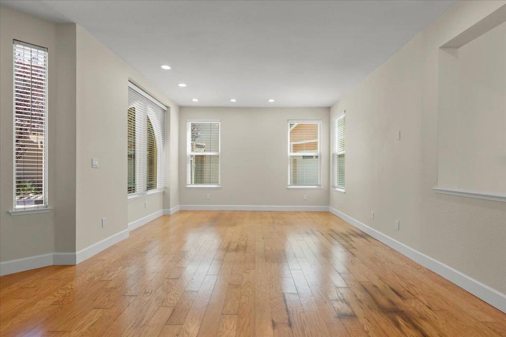 500 Birdsong Street Property Photo 8