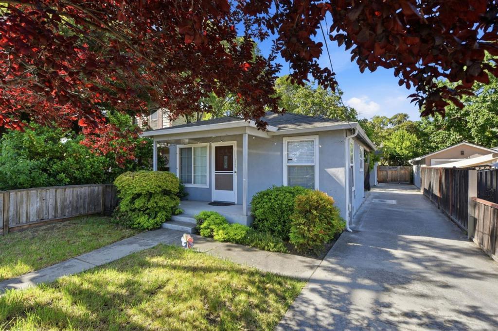 2115 University Avenue Property Photo 2