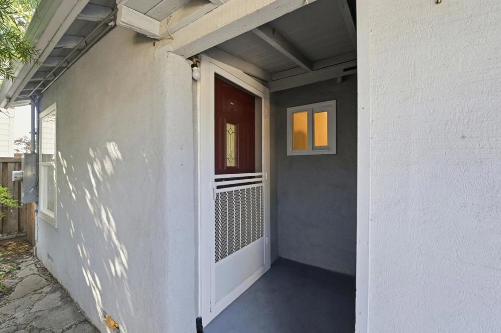 2115 University Avenue Property Photo 3