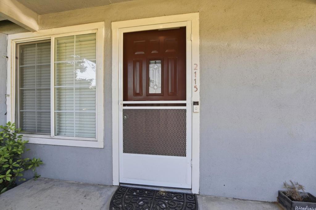 2115 University Avenue Property Photo 4