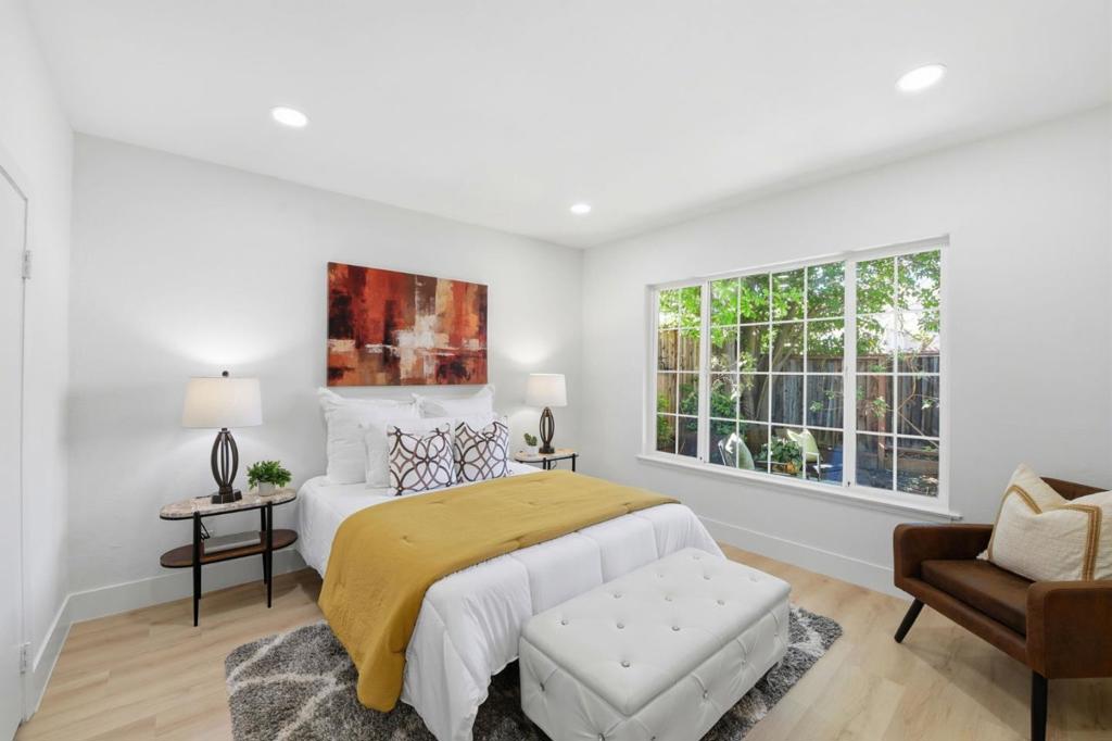 2115 University Avenue Property Photo 10