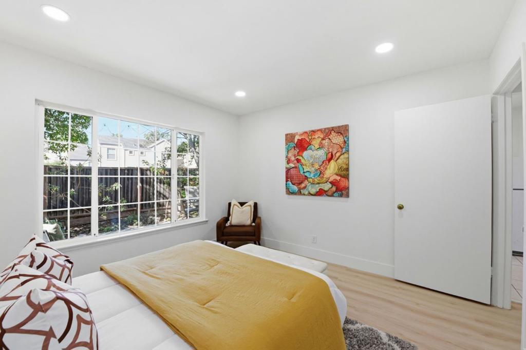 2115 University Avenue Property Photo 13