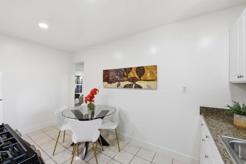 2115 University Avenue Property Photo 17