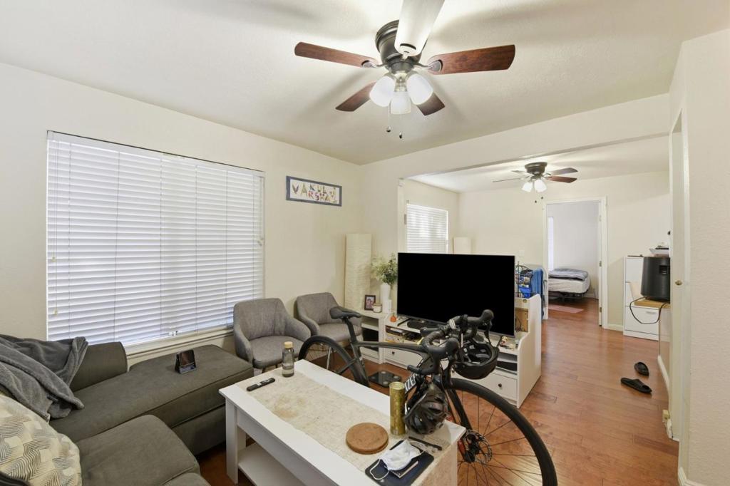 2115 University Avenue Property Photo 21