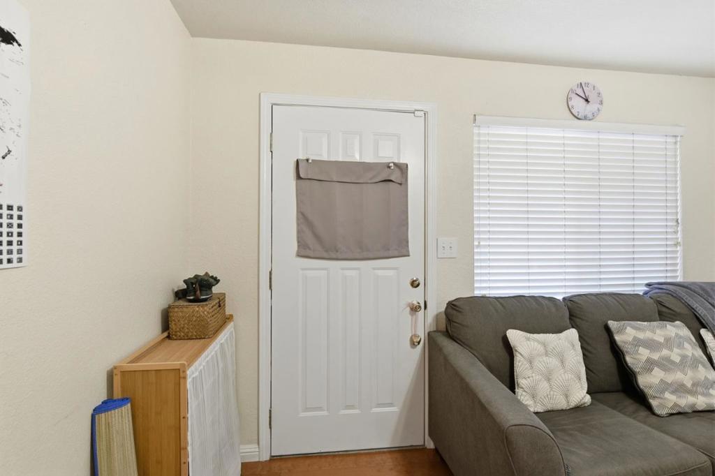 2115 University Avenue Property Photo 23