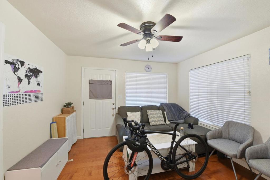 2115 University Avenue Property Photo 24