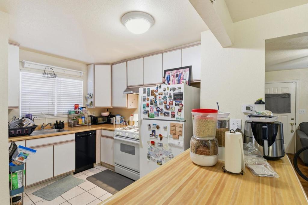 2115 University Avenue Property Photo 25
