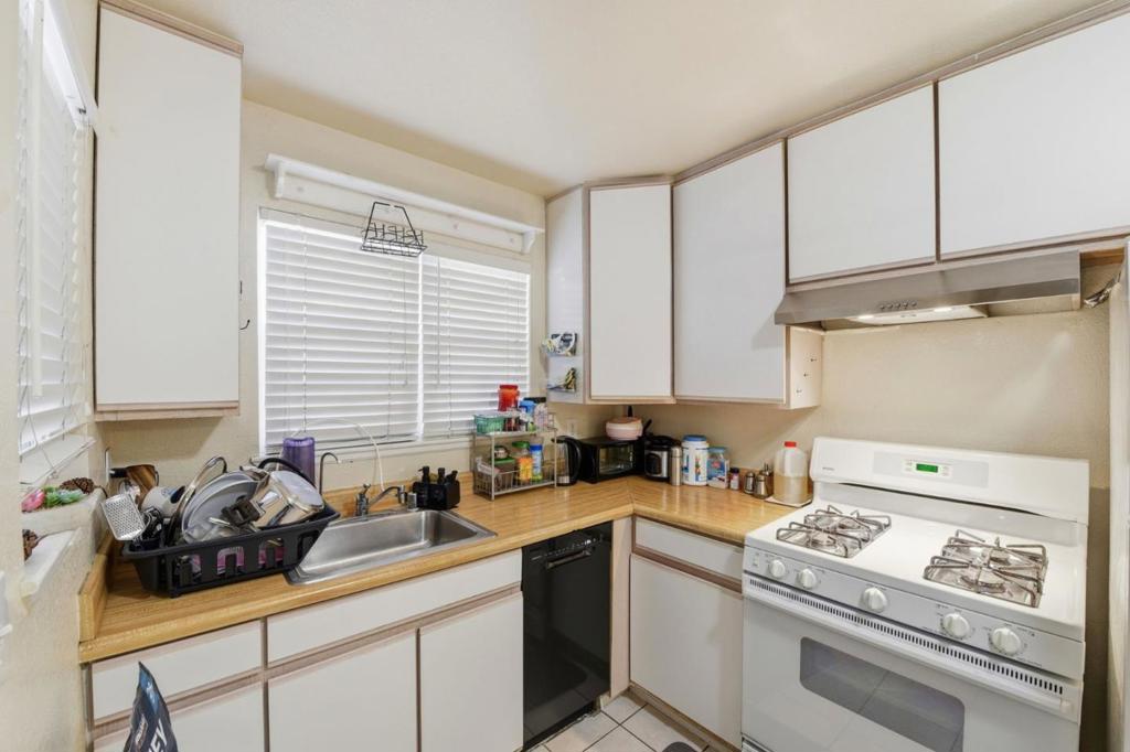 2115 University Avenue Property Photo 26