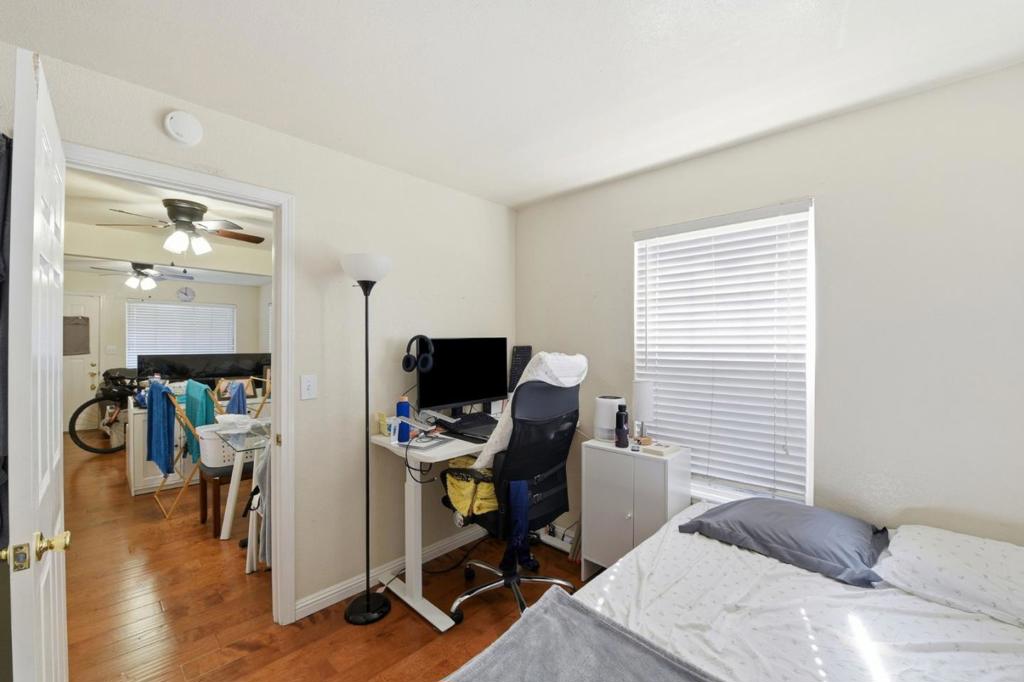2115 University Avenue Property Photo 31