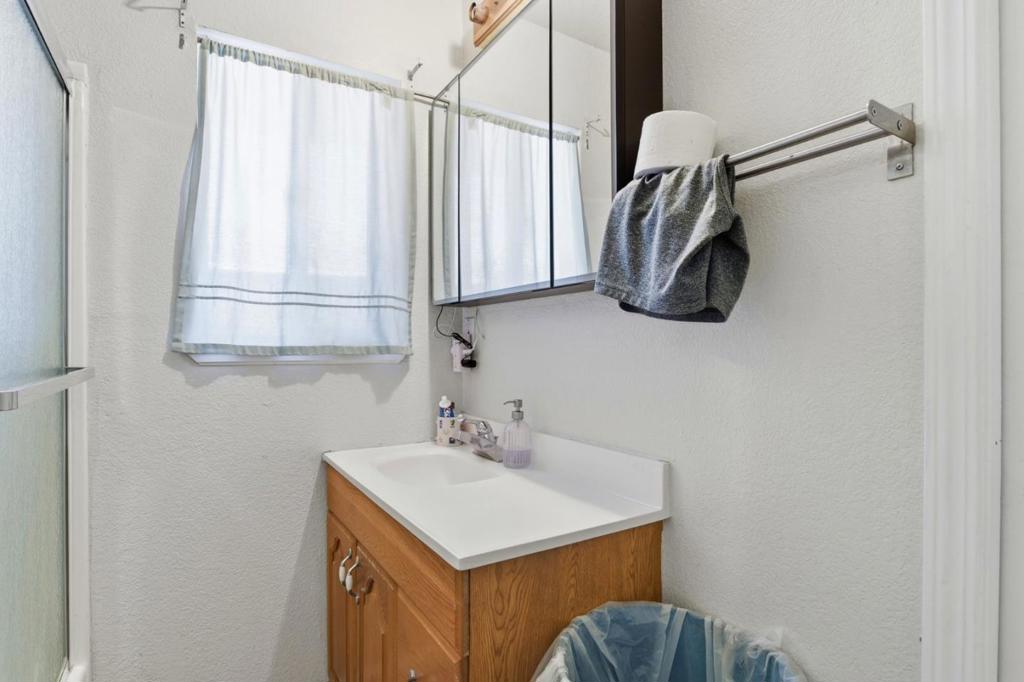 2115 University Avenue Property Photo 32