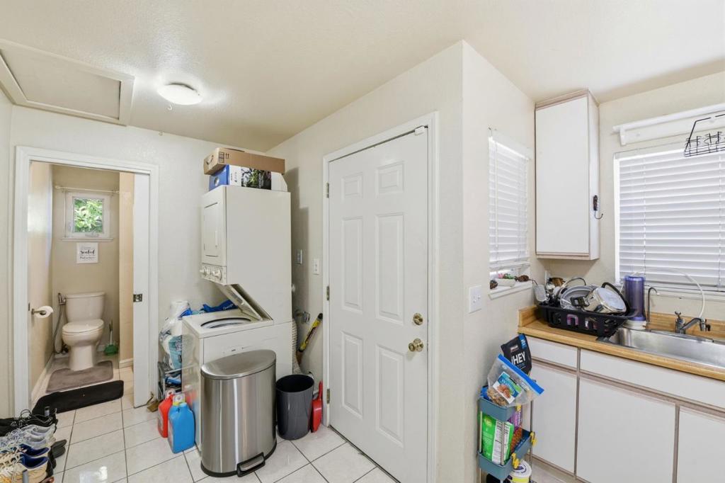 2115 University Avenue Property Photo 34