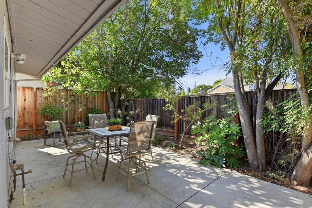 2115 University Avenue Property Photo 37