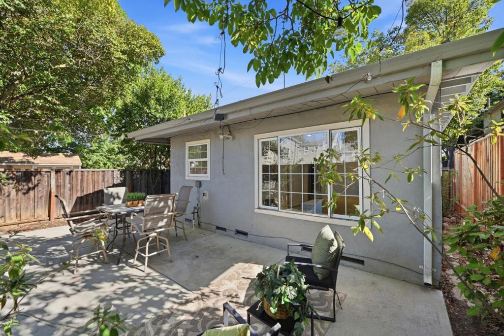 2115 University Avenue Property Photo 39