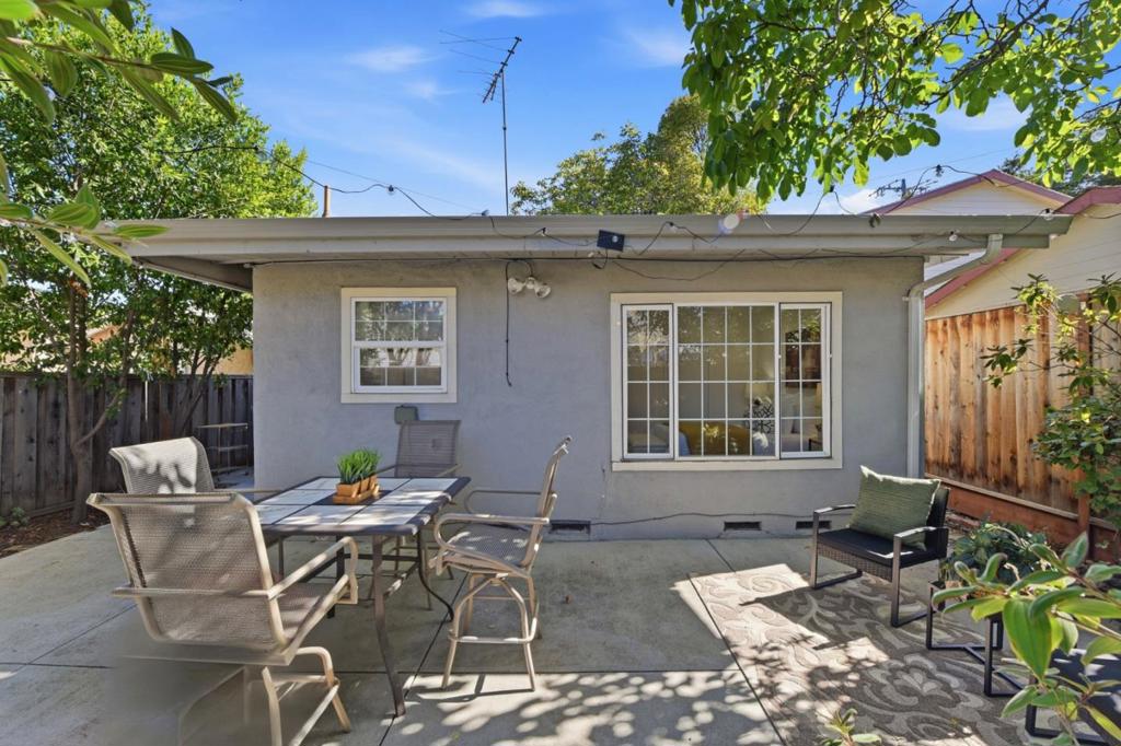 2115 University Avenue Property Photo 40