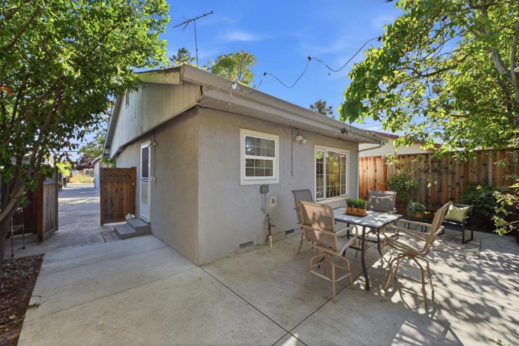 2115 University Avenue Property Photo 41