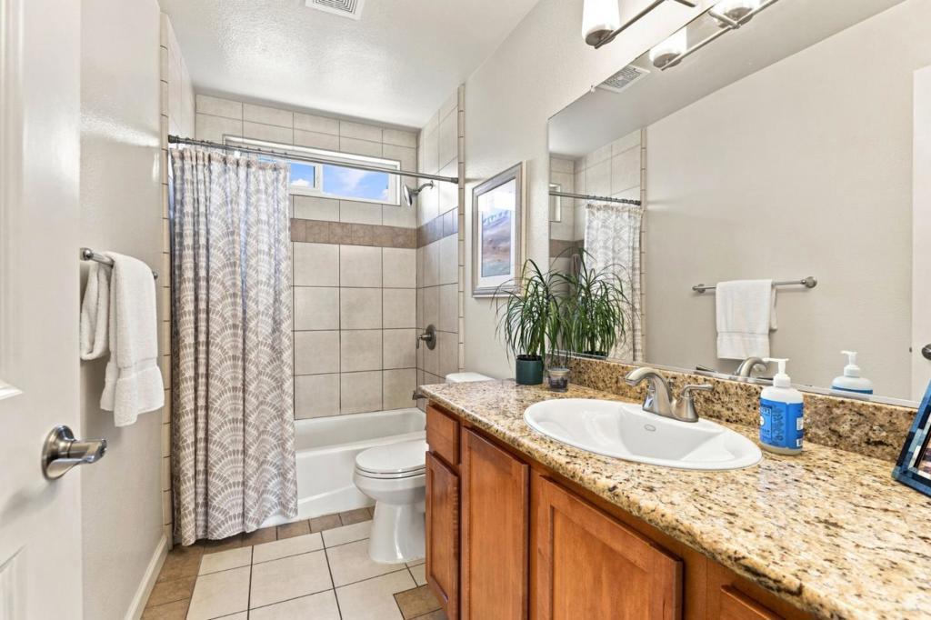 300 Glenwood Circle 258 Property Photo 7