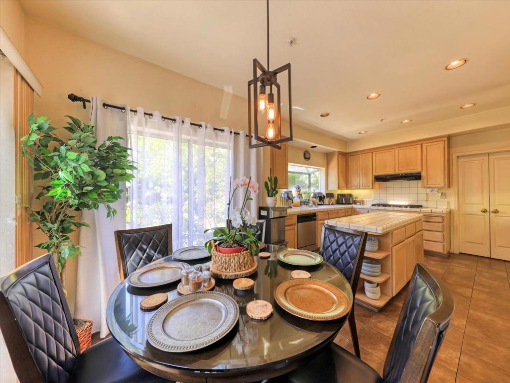 2977 Miraloma Way Property Photo 15