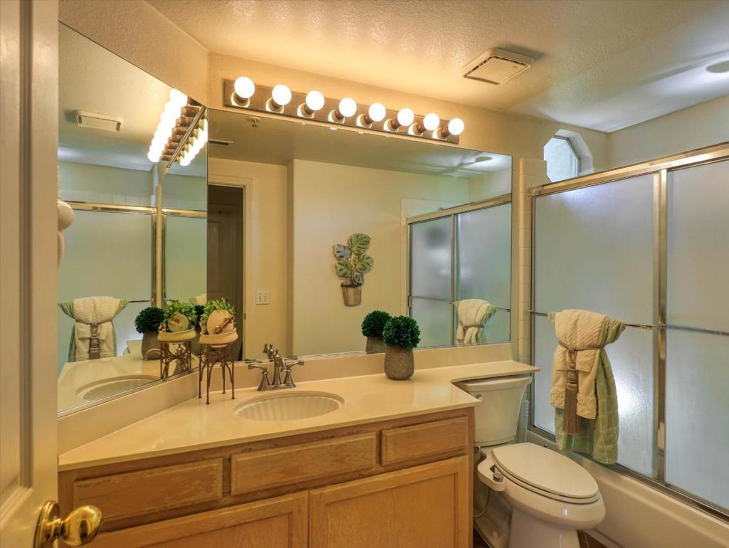 2977 Miraloma Way Property Photo 20