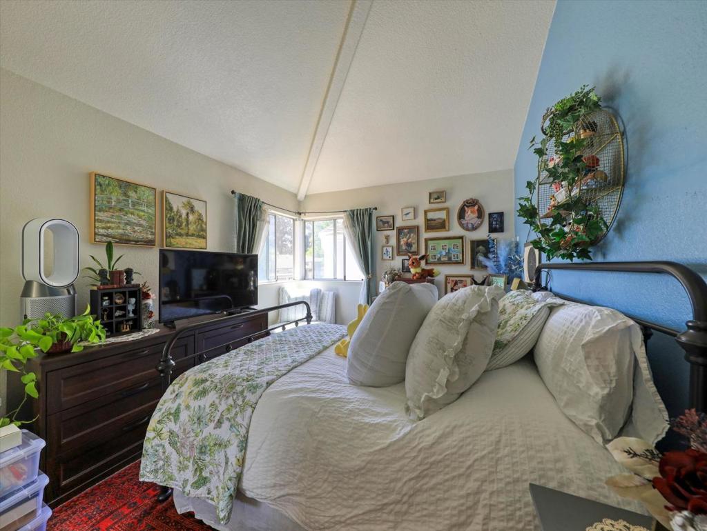 2977 Miraloma Way Property Photo 25