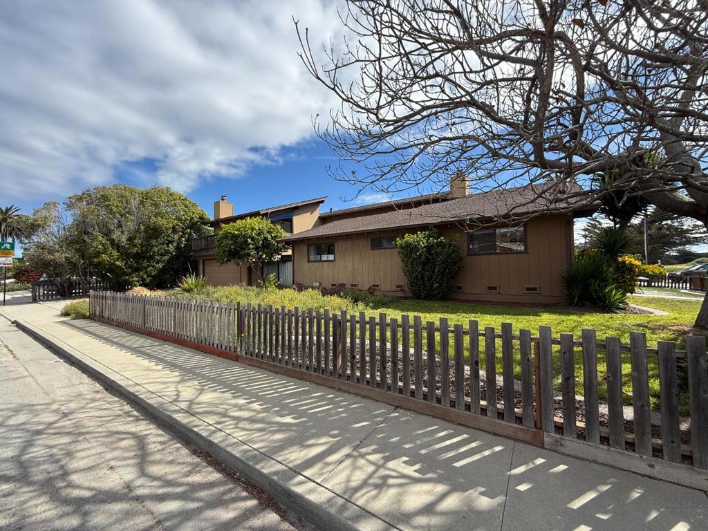 300 Columbia Street Property Photo 1